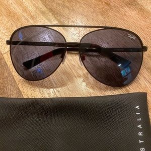 LIKE NEW Quay Vivienne sunglasses